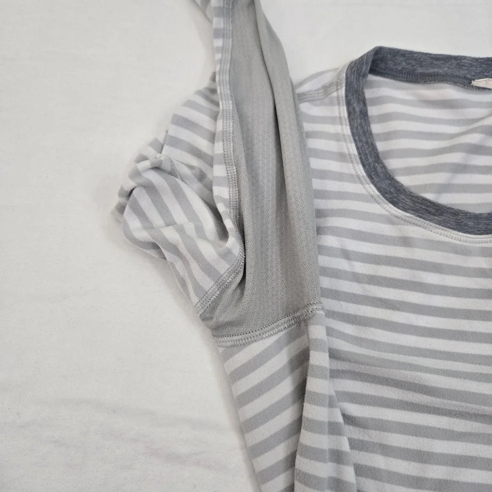 Lululemon Womens 6 Long‎ Sleeve Running Top Gray Stripe Thumbholes Tech Athletic